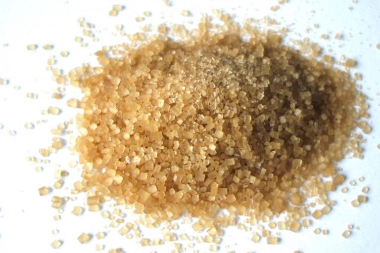 Le differenze tra zucchero di canna e bianco Le differenze tra zucchero di canna e bianco